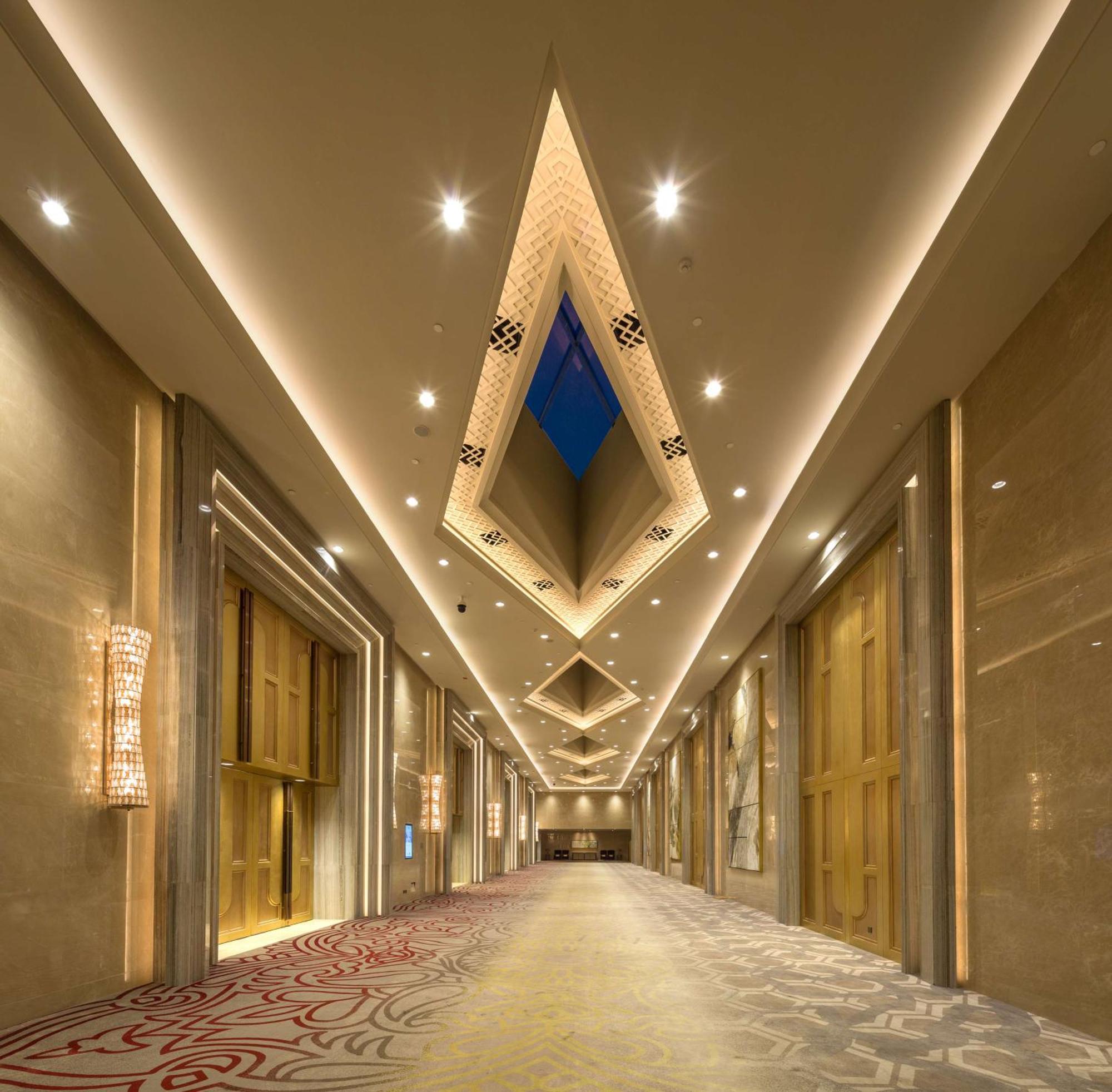 Hilton Urumqi Exteriör bild