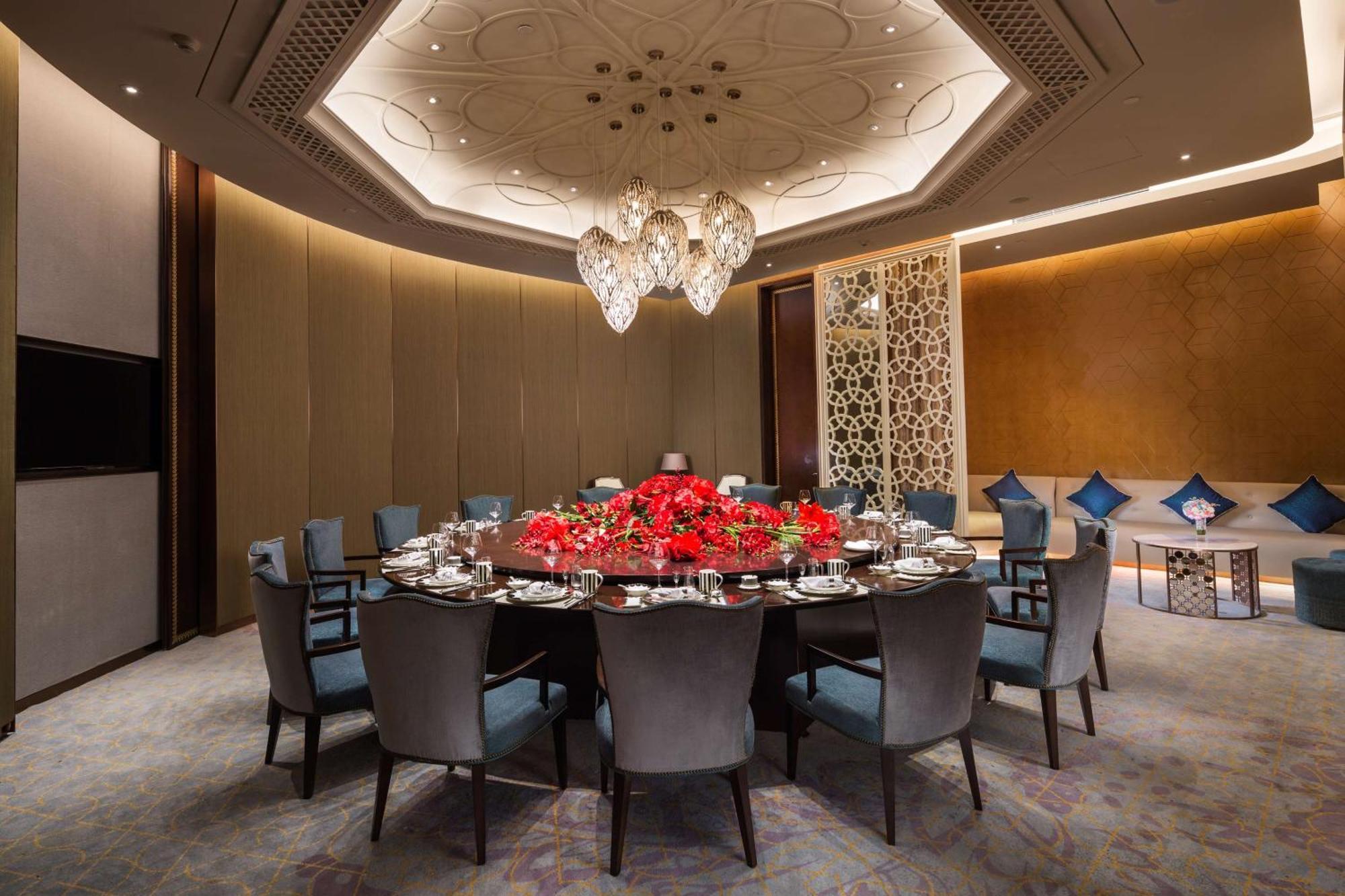 Hilton Urumqi Exteriör bild