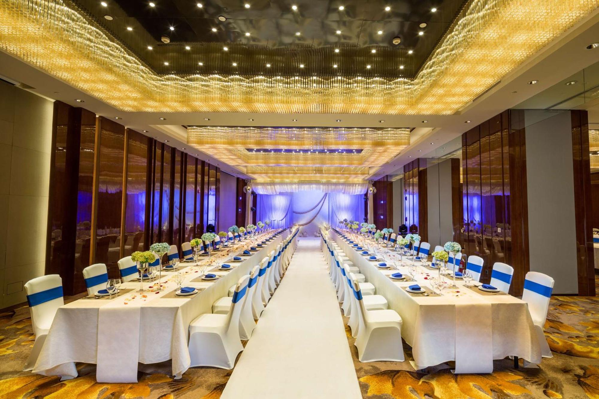 Hilton Urumqi Exteriör bild