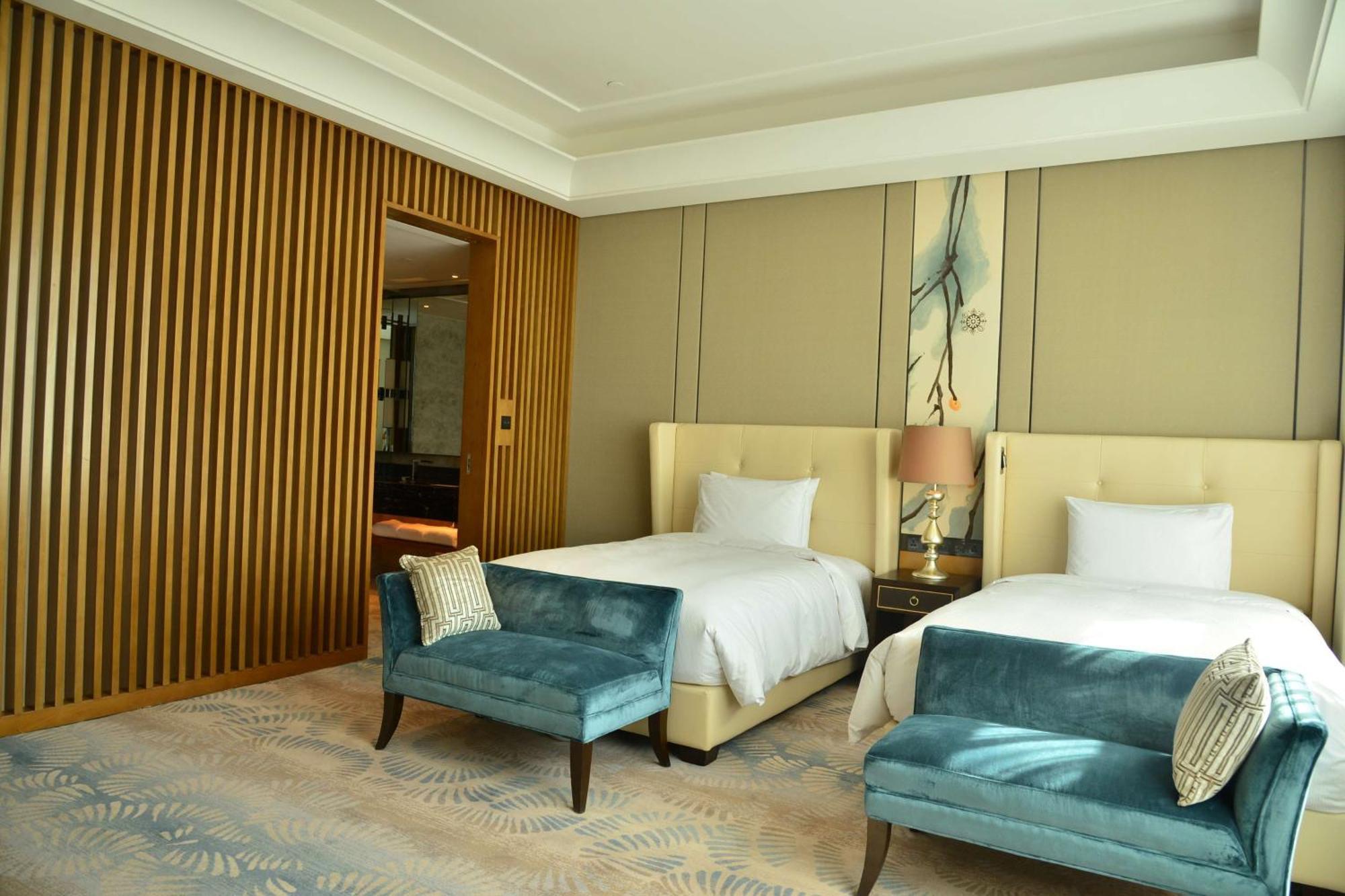 Hilton Urumqi Exteriör bild